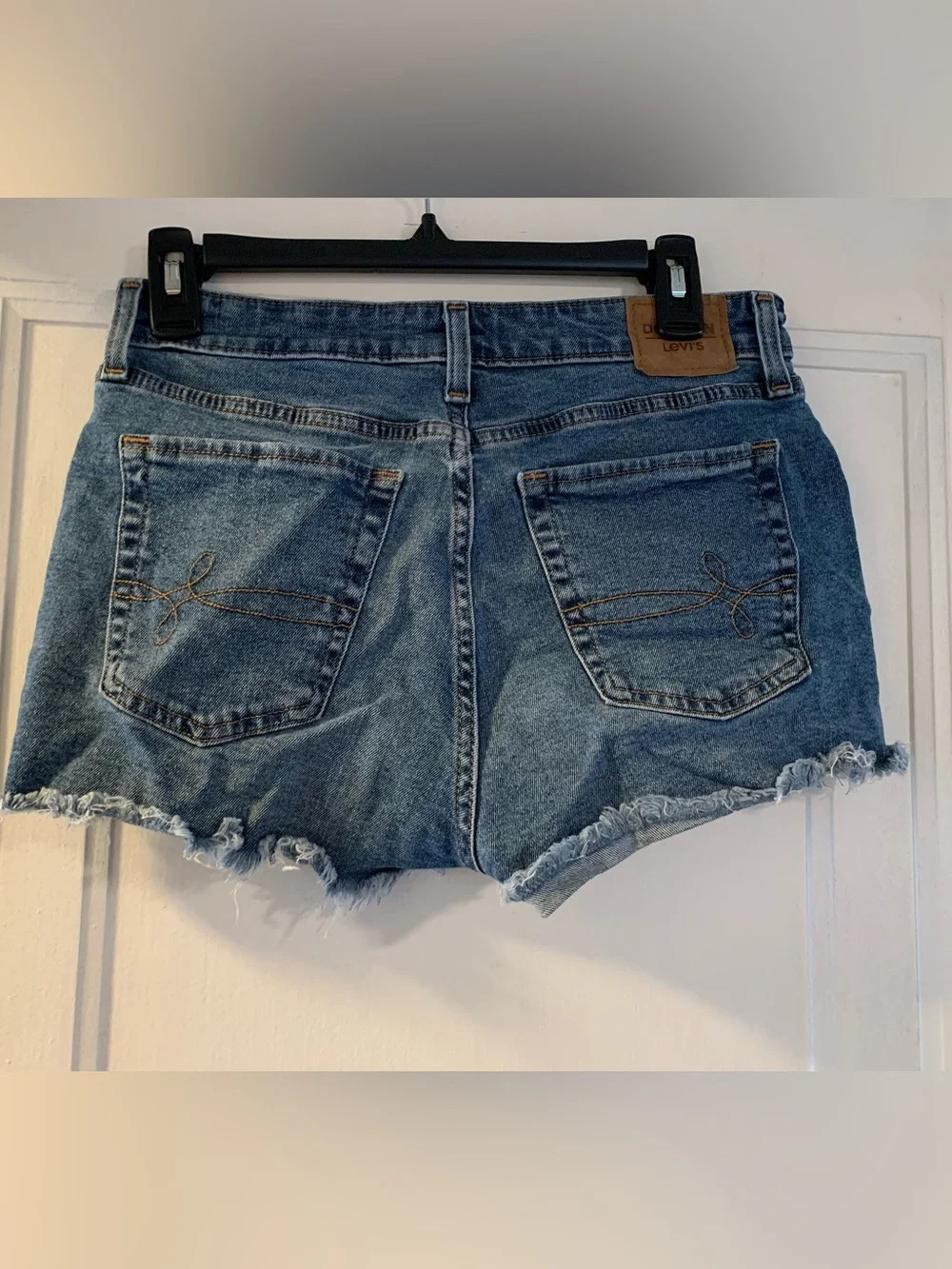 Denizen from Levi's Women's Distressed Blue Denim Shorts Size 29